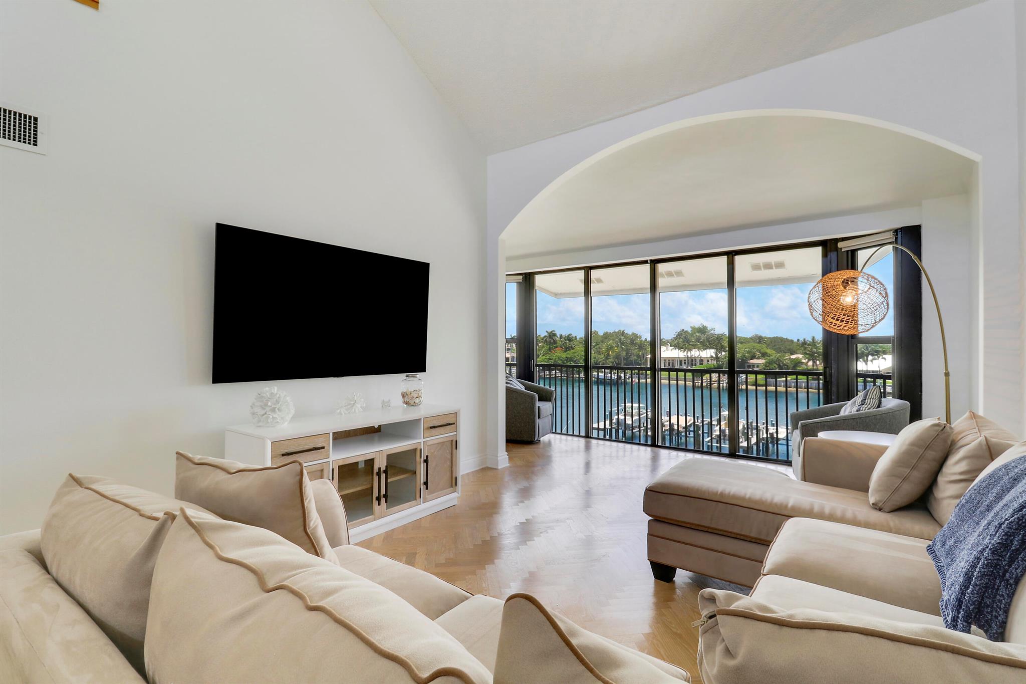 Image to showcase the property located at 543 Bay Colony Drive N Slip 8