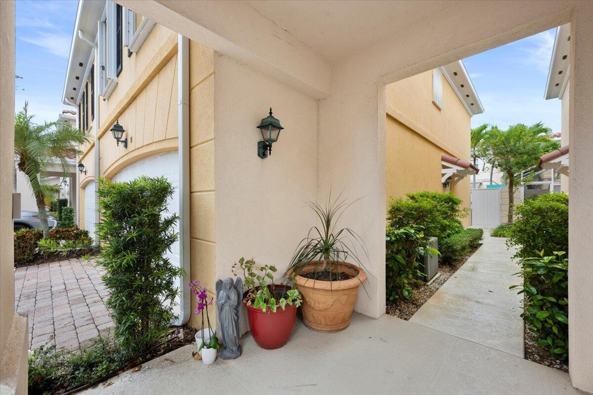 Image to showcase the property located at 11 Live Oak Circle 11