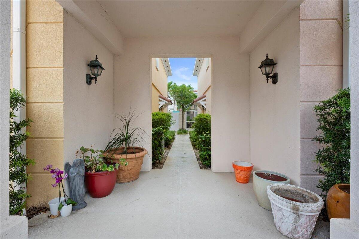 Image to showcase the property located at 11 Live Oak Circle 11