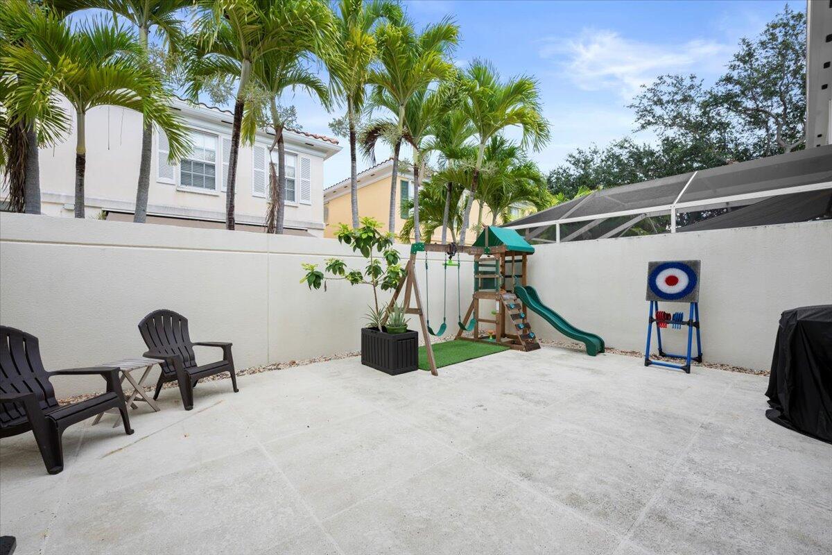 Image to showcase the property located at 11 Live Oak Circle 11