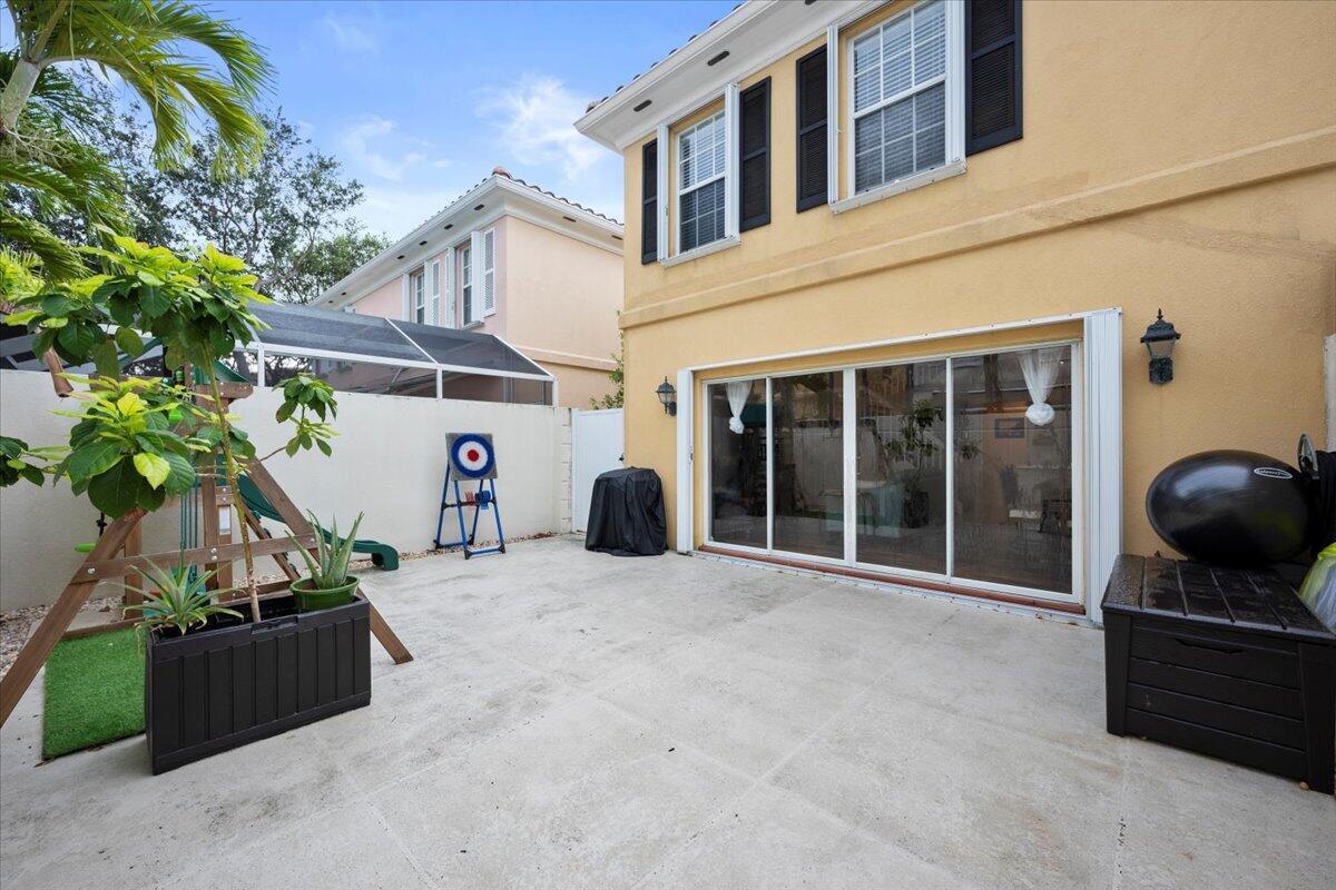 Image to showcase the property located at 11 Live Oak Circle 11