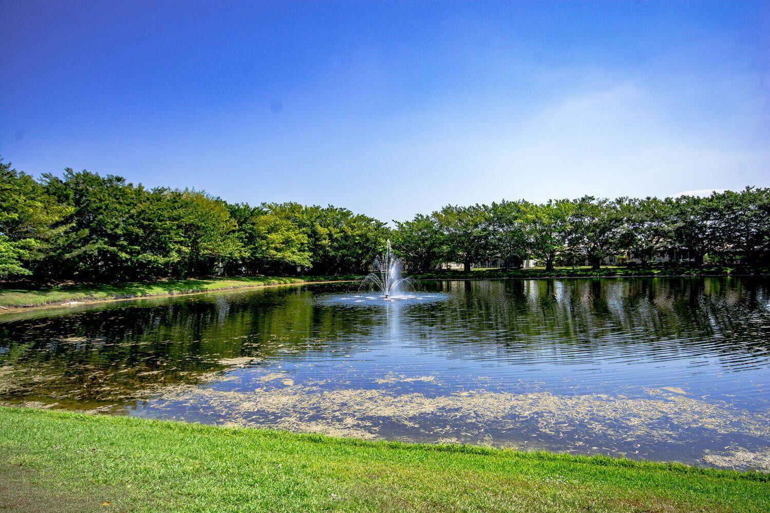 This 3 bedroom, 2-bathroom lakefront villa has ideal setting located in desirable Lexington Club in Delray Beach and has it all! As a former model boasts newly painted interior, new high end laminate flooring in bedrooms, high ceilings, open floorplan, abundance of natural light, newer kitchen with quartz counters and is as clean as a whistle! Spacious enclosed patio overlooking probably to best lake view in the neighborhood! HOA dues cover Roof Maintenance, Exterior Painting, Lawn Care, Landscaping, Common Area Maintenance, Cable & Internet, Water, Trash & Pool Service. Amenities include the Pool, Fitness Center, Tennis, Pickleball, Spa-Hot Tub, Shuffleboard, Barbecues, Clubhouse Shows & a plethora of events. No assessments - what are we waiting for?