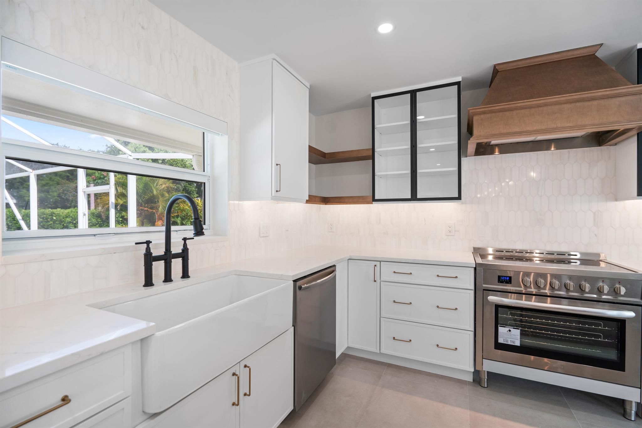 Image to showcase the property located at 77 Fairview E