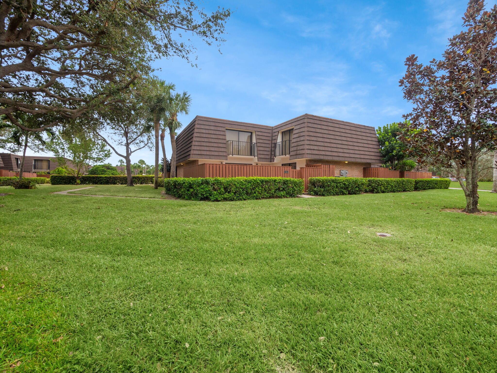 This 2 BR, 2.5 bath Bluffs Lakes townhome will make the perfect vacation home. Privately located over-looking green area with huge patio perfect for entertaining. Well maiintained with brand new AC and all duct work replaced. Brand new balconies, desirable community with pool, tennis, pickleball, racketball, playground & social center. Short walk or bike ride to beach, juno pier, shopping restaurants.