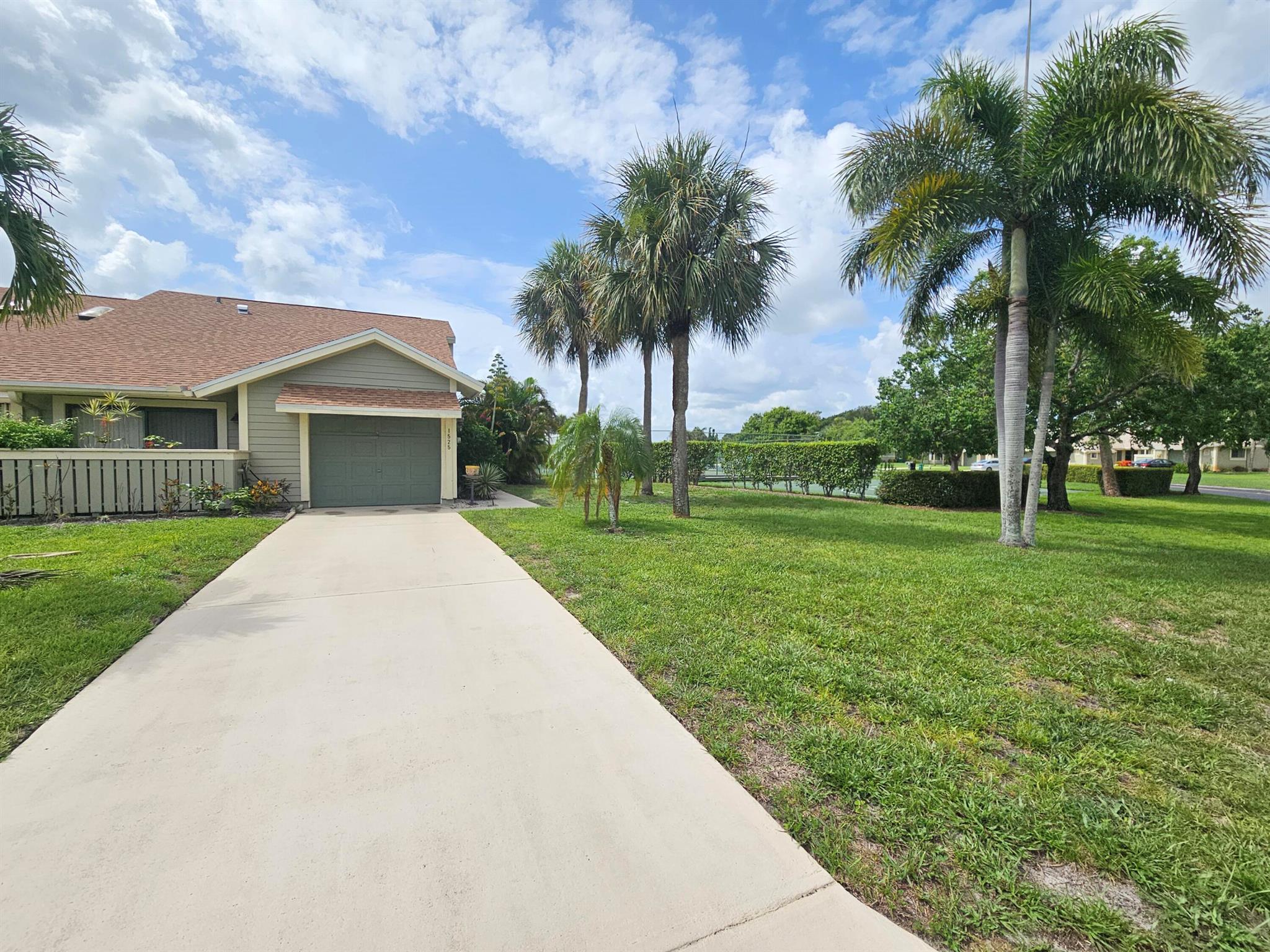 Homes for sale in Port St Lucie, FL | 1525 Se Colchester Circle #A, Port St Lucie, FL 34952 | MLS# R11104092