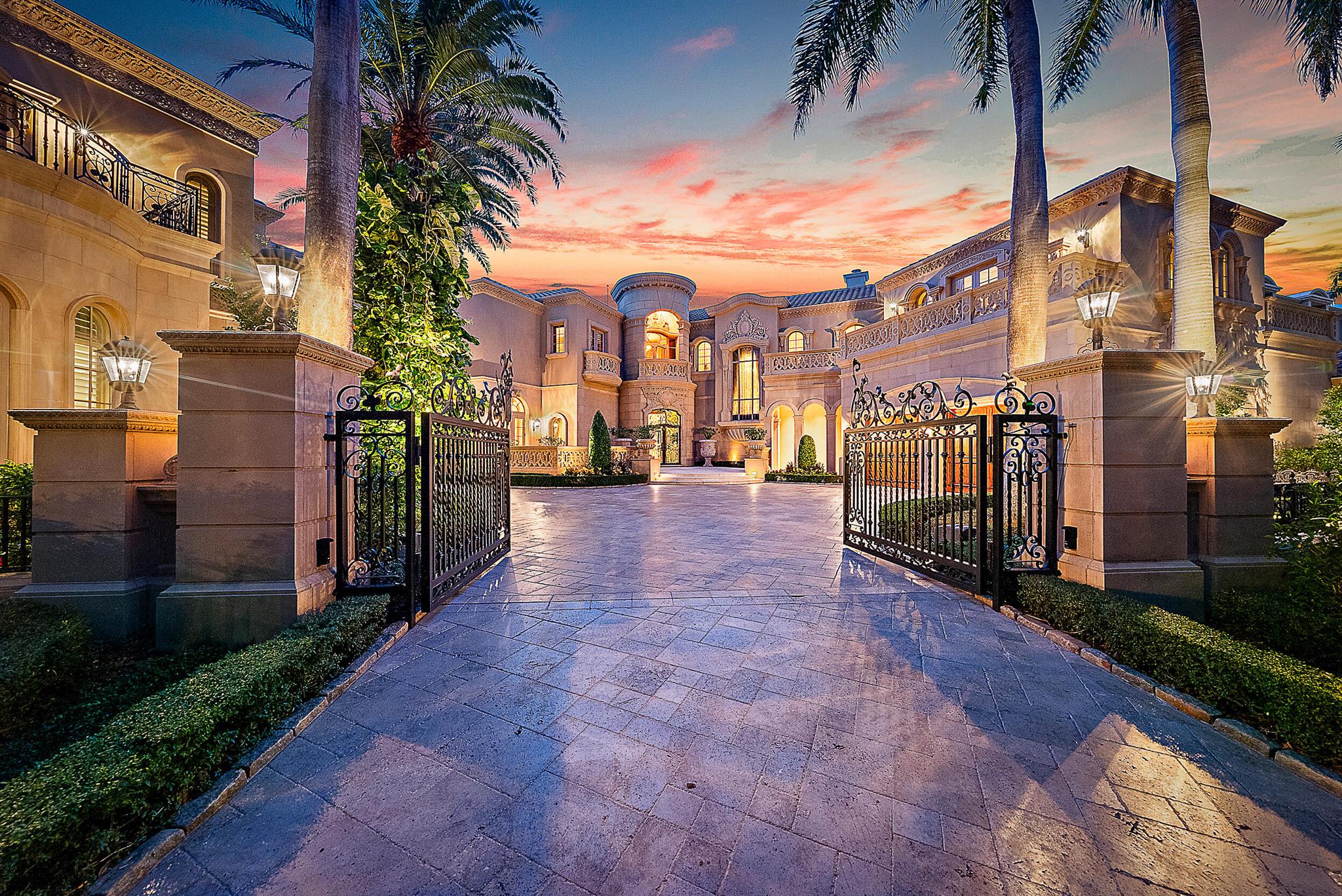 Image to showcase the property located at 209 Commodore Drive