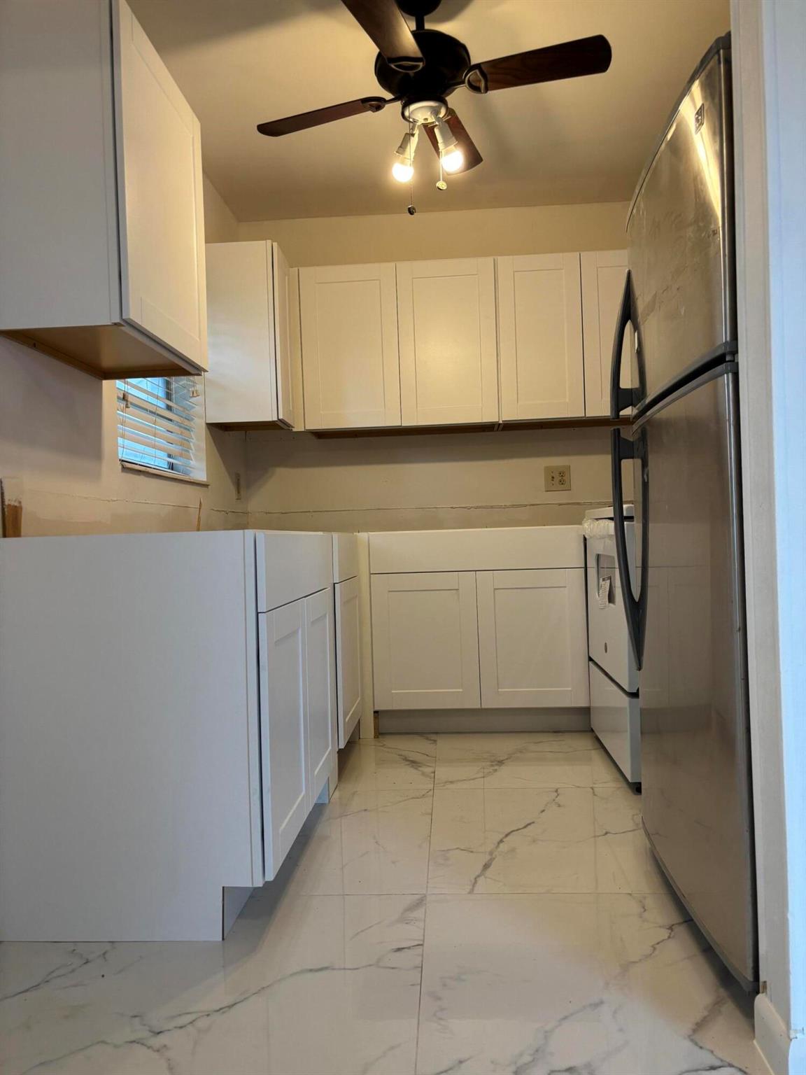 GREAT OPPORTUNITY TO BUY  A BEAUTIFULLY RENOVATED  2 BEDROOM, 1.5 BATHS UNIT IN THIS 55 PLUS COMMUNITY!FIRST FLOOR, CORNER, BRIGHT CONDO WITH LOVELY COURTYARD IN FRONT. GORGEOUS LIGHT TILE FLOORS, RENOVATED KITCHEN AND BATHROOMS AND FRESHLY  PAINTED. THIS IS ONE OF THE FEW CORNER, 1ST FLOOR  UNITS AVAILABLE NOW. 12 SWIMMING POOLS, TENNIS COURTS, CLIBHOUSE, FITNESS CENTER AND MANY  ACTIVITIES FOR EVERYONE TO ENJOY. COME, SEE & BUY THIS PIECE OF PARADISE!!