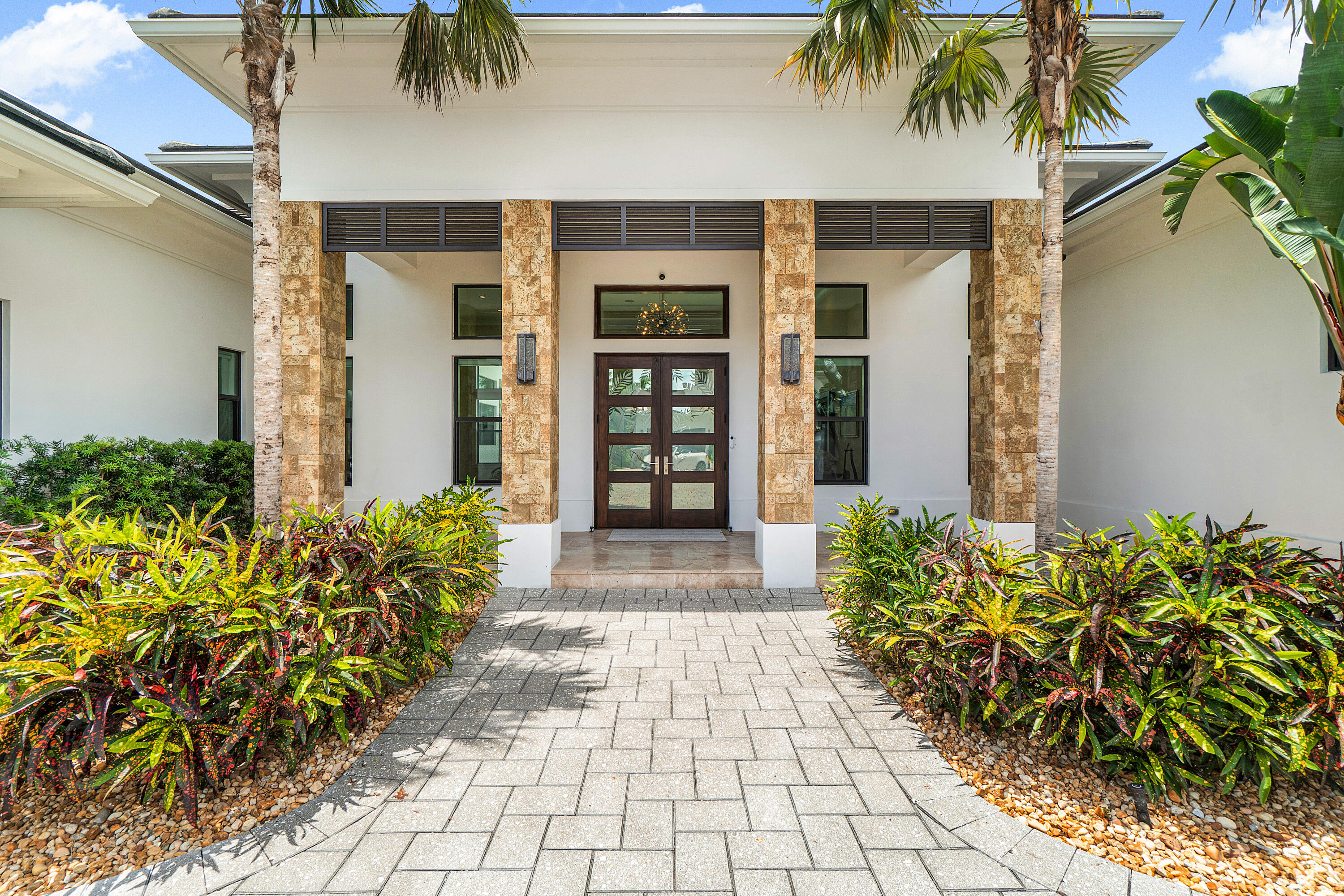 Image to showcase the property located at 14061 Paradise Point Road