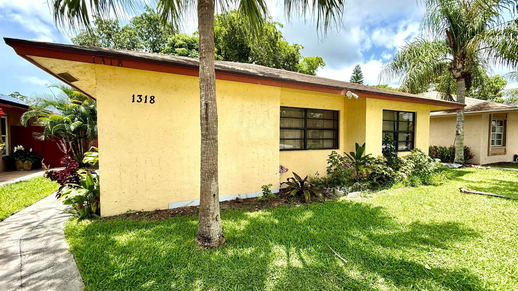1318 Summit Run Circle, West Palm Beach, Florida 33415