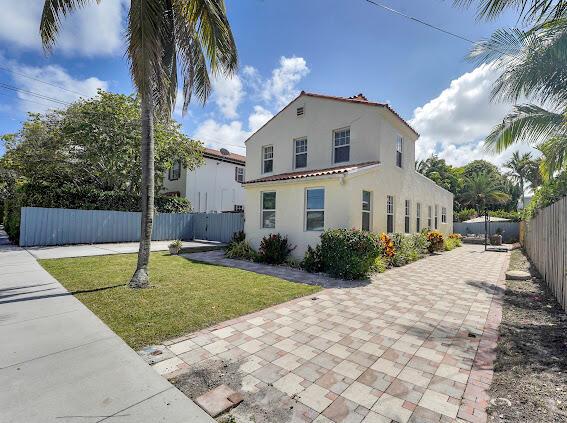 Image to showcase the property located at 910 NE 2nd Avenue