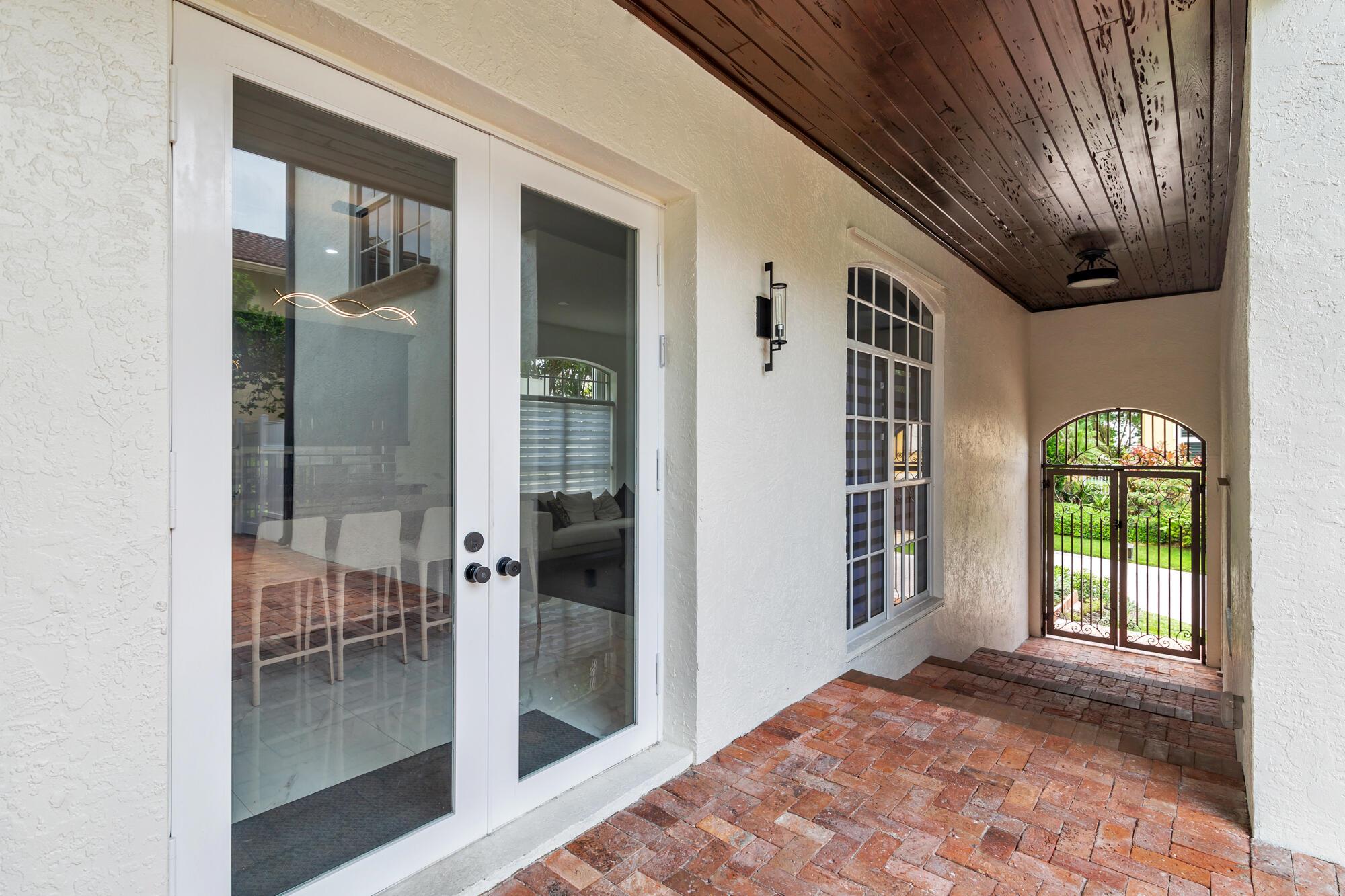 Image to showcase the property located at 460 Surfside Lane