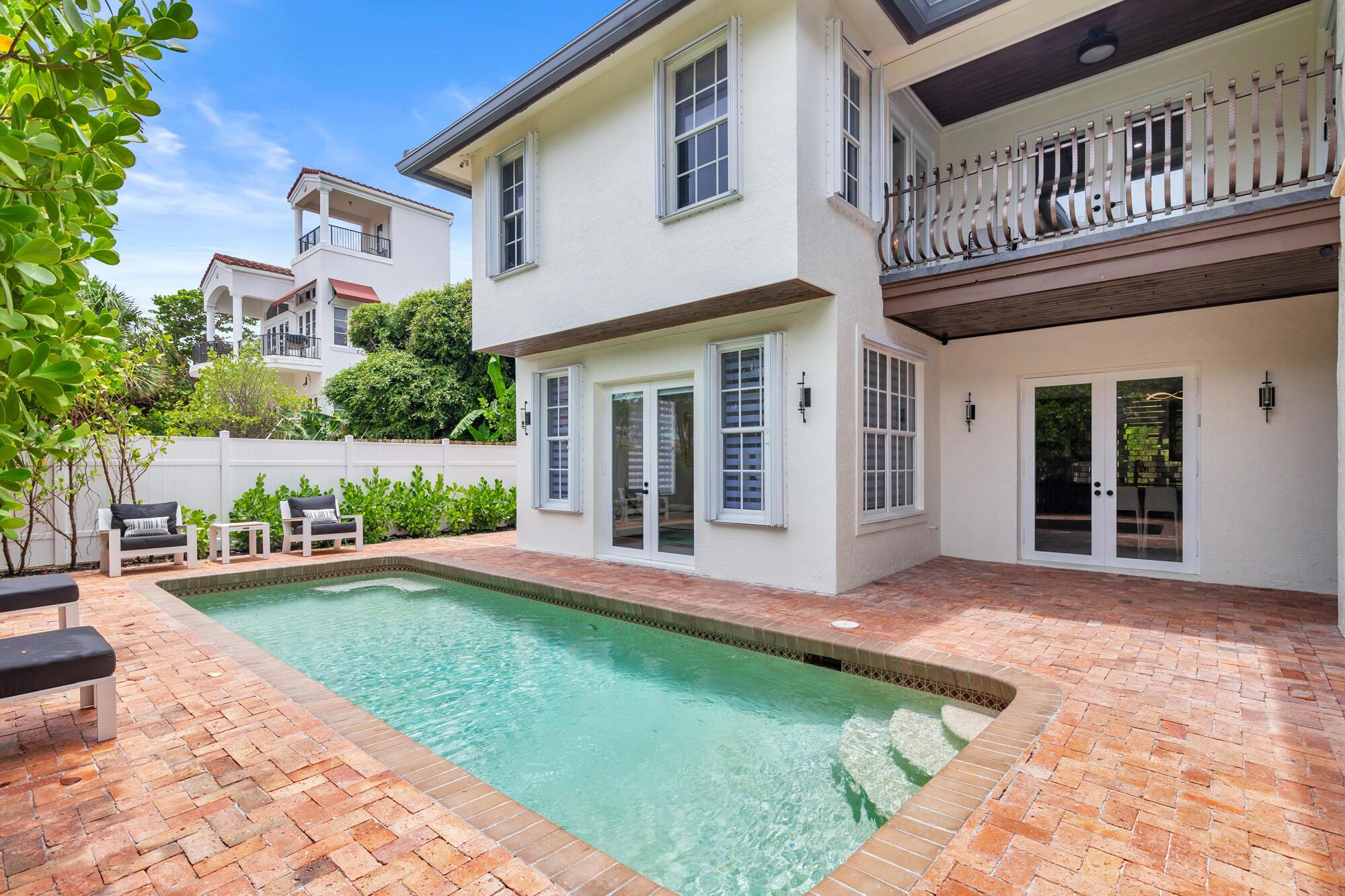 Image to showcase the property located at 460 Surfside Lane