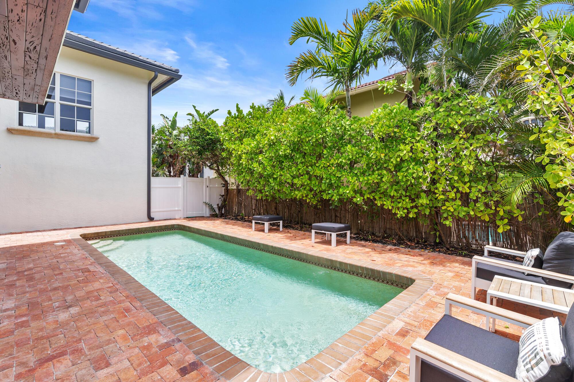 Image to showcase the property located at 460 Surfside Lane