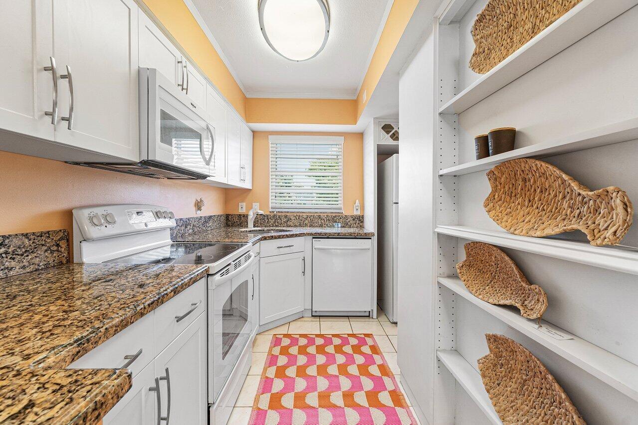 Image to showcase the property located at 18081 SE Country Club Drive 15-149