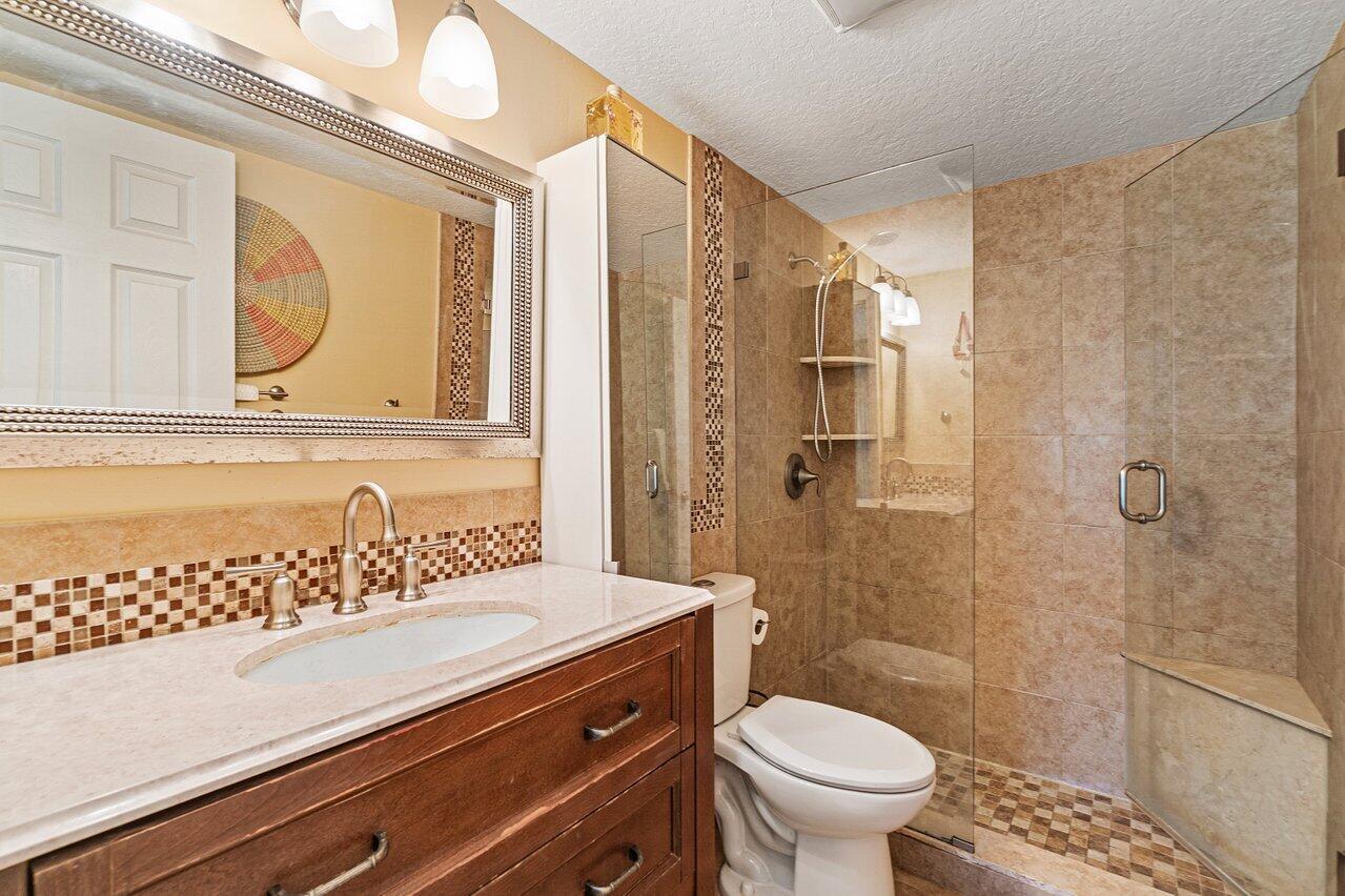 Image to showcase the property located at 18081 SE Country Club Drive 15-149