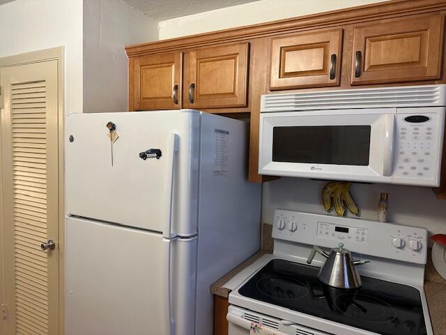 Image to showcase the property located at 2 Westwood Avenue 204g
