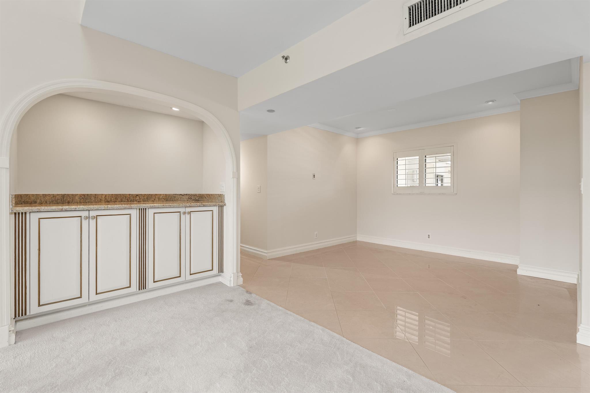 Image to showcase the property located at 16940 Bay Street N504