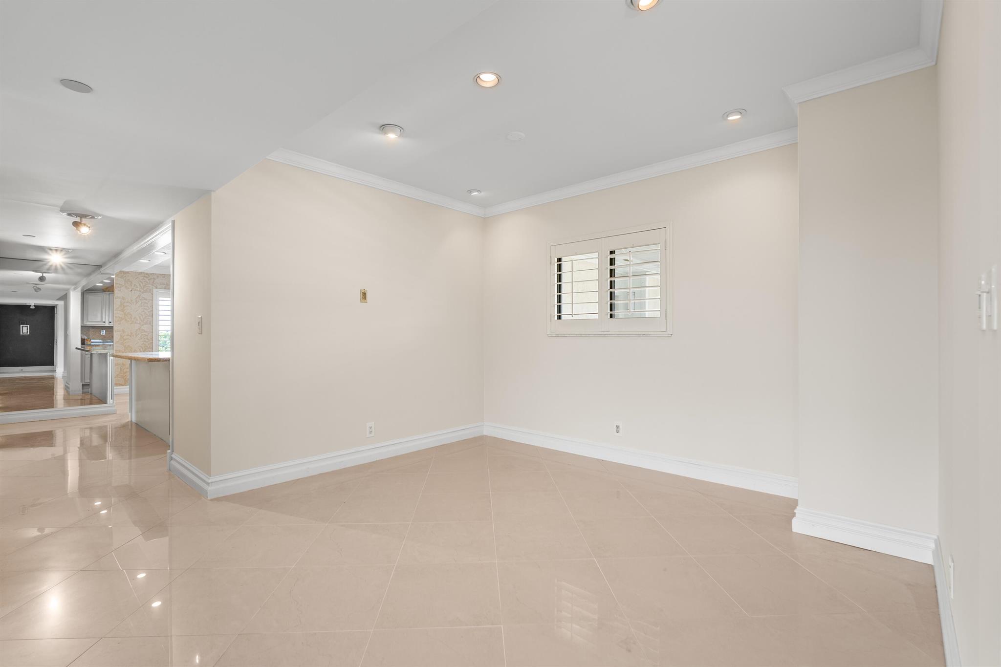 Image to showcase the property located at 16940 Bay Street N504