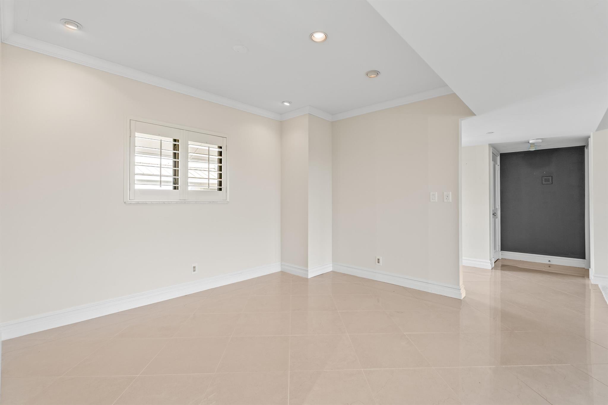 Image to showcase the property located at 16940 Bay Street N504