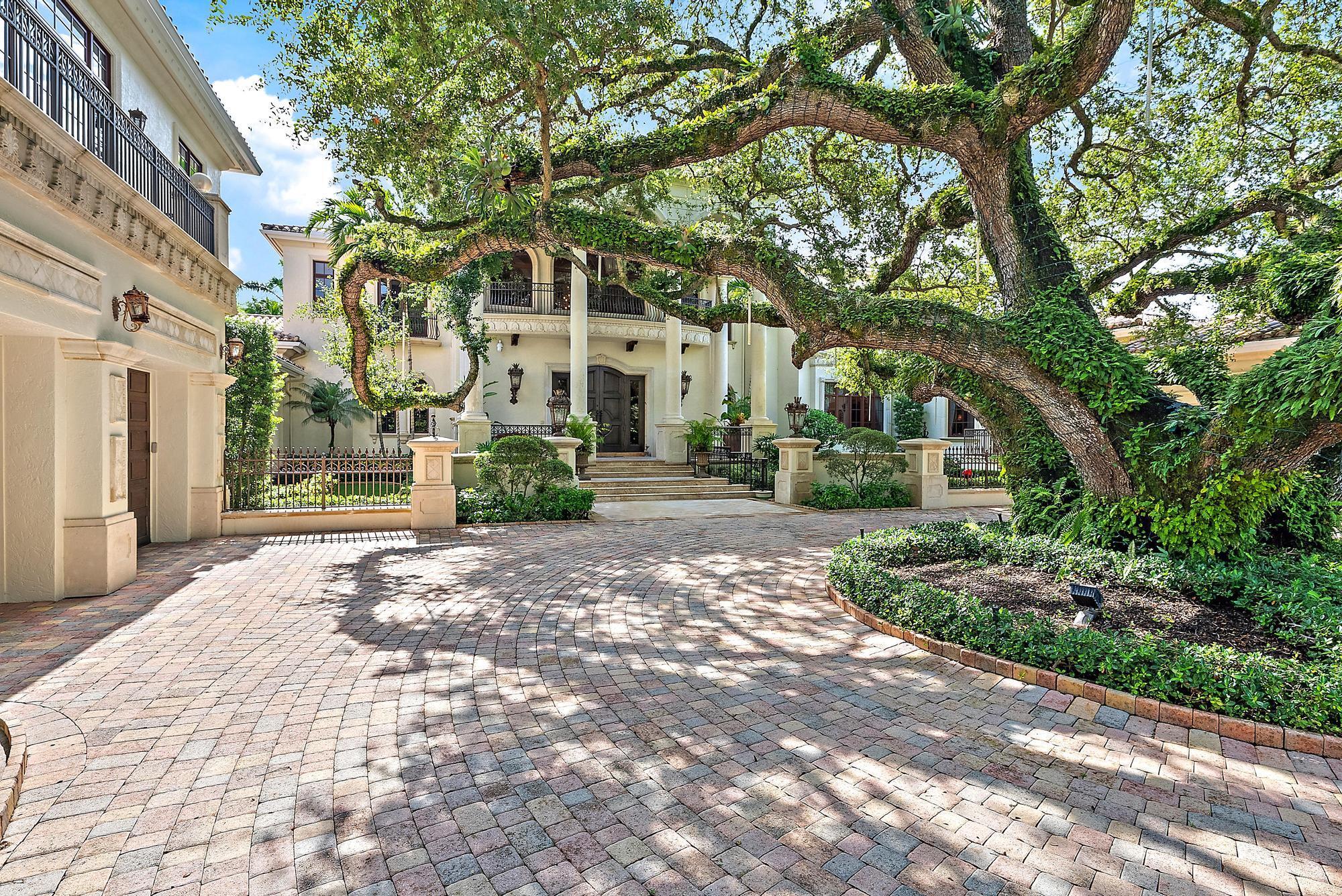 Image to showcase the property located at 2330 Seven Oaks Lane