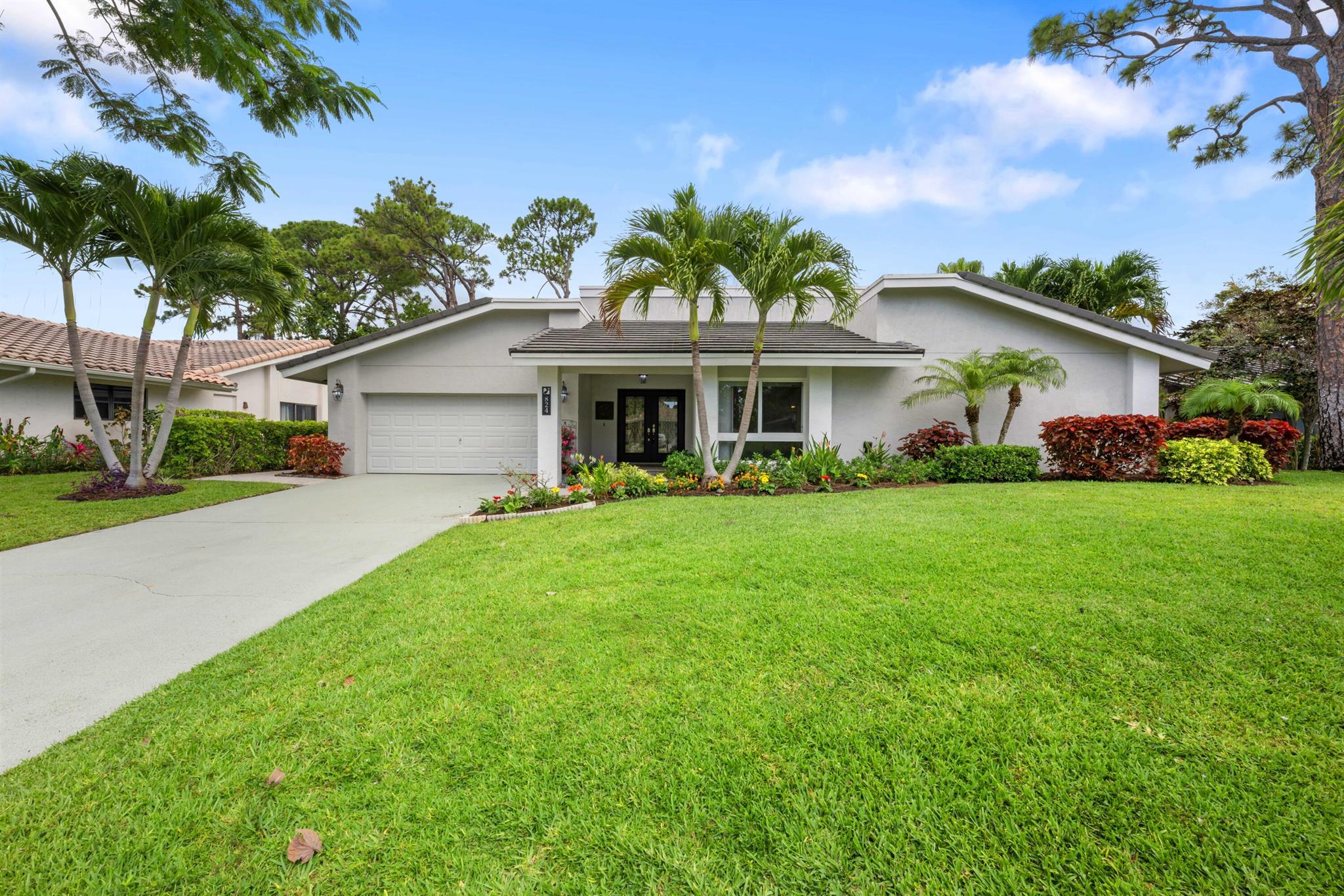 824 Foxpointe Circle, Delray Beach, FL 33445