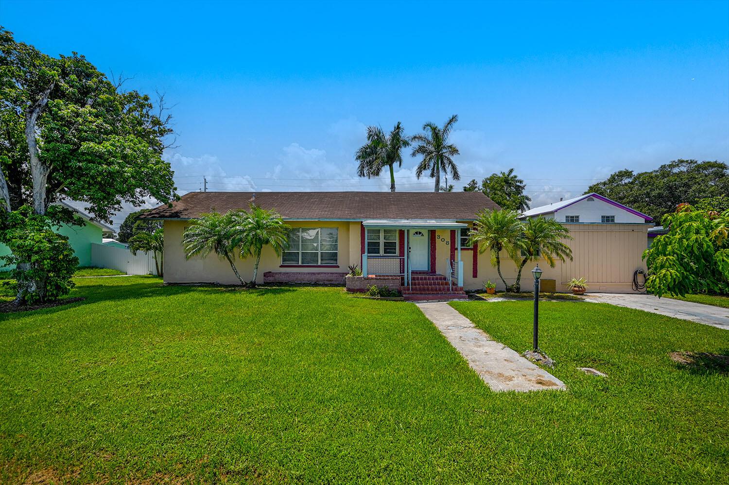 308 NW Avenue H Place, Belle Glade, FL 