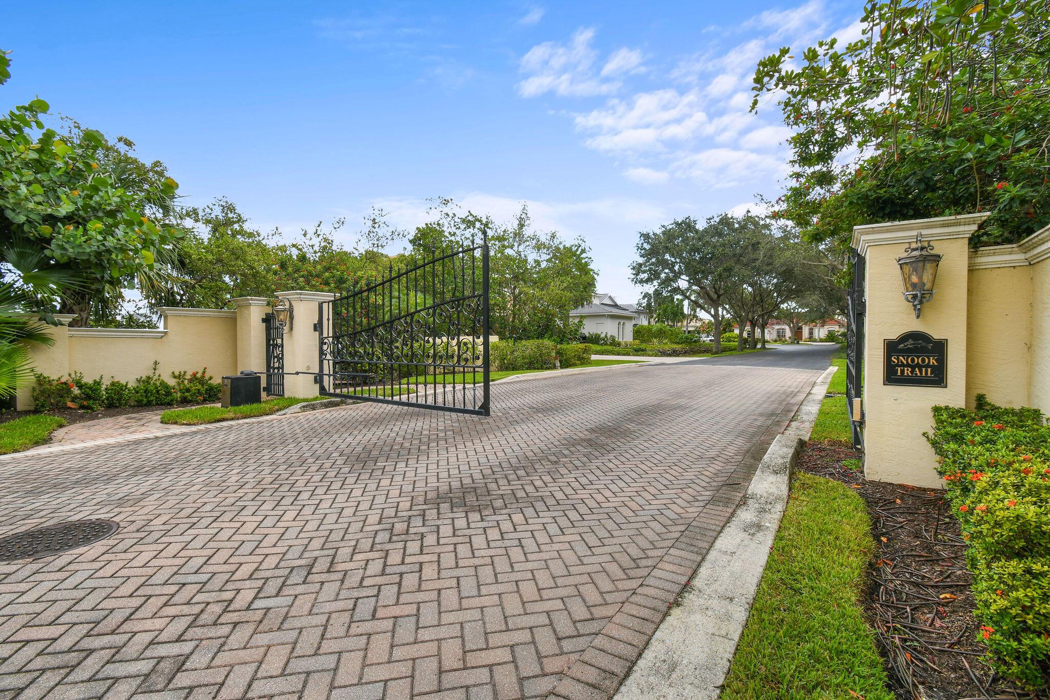 2425 Snook Trail