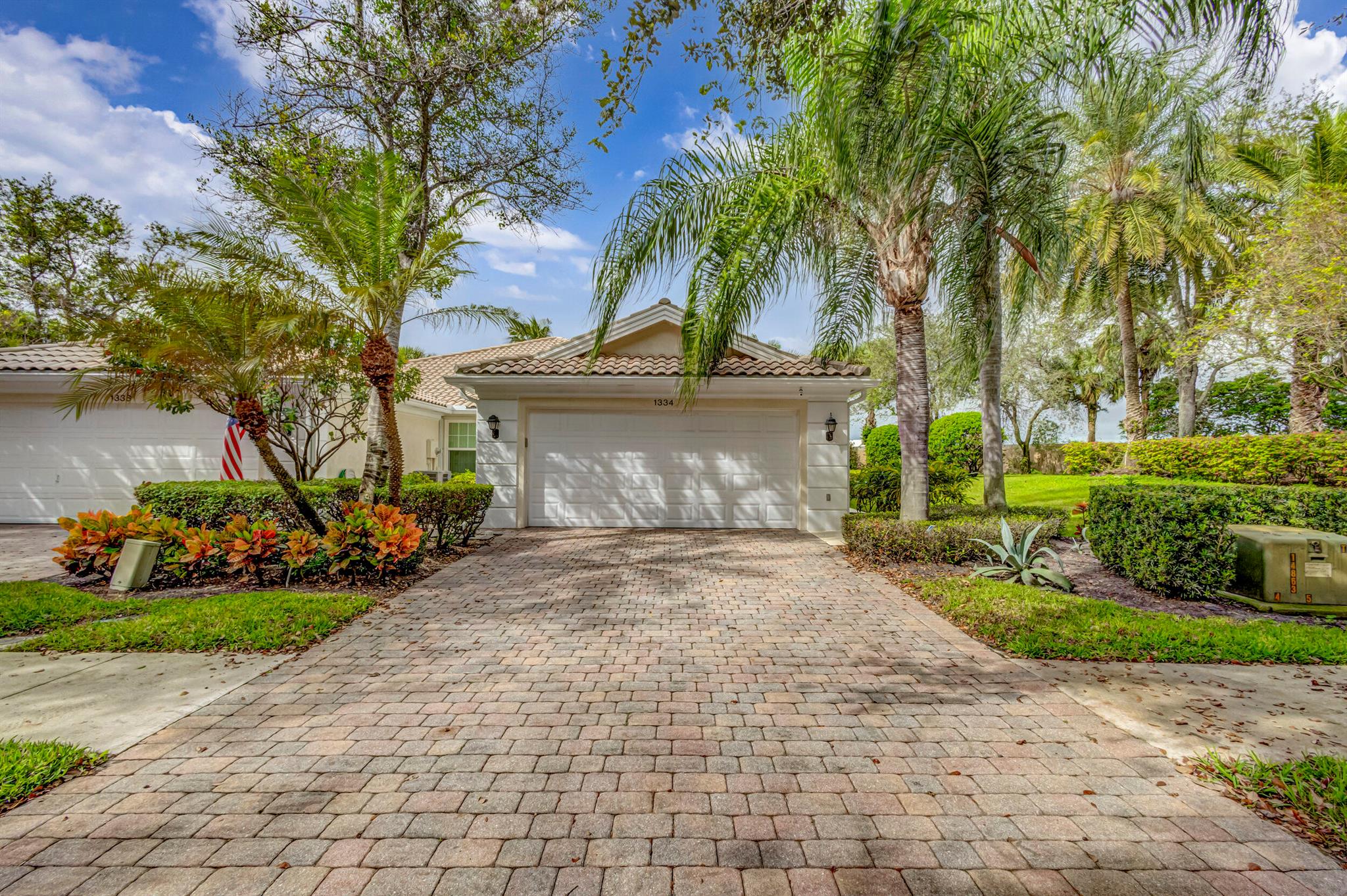 Immaculate and private corner unit in The Isles.  Fantastic Palm Beach Gardens location near I-95, The Gardens Mall and all of the restaurants that the area has to offer. Steps to clubhouse and 20 minutes to the airport. Tankless hot water heater and epoxied garage floor.  If you're looking for a private setting that is near everything, then this is the property for you.