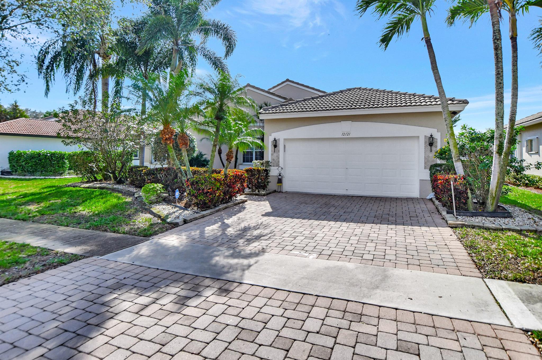 BEAUTIFUL LAKE FRONT SCREEN ENCLOSED HEATED POOL HOME IS THE HIGHLY DESIRED EXCALIBAR MODEL BOASTING 3 TRUE BEDROOMS W/CLOSET & DOORS IN ALL, 3BR/2.5BA + FAMILY ROOM, 2-CAR GARAGE. ESTATE HOME BOASTS 2410 SQ.FT U/A. THIS IS NOT A ZERO LOT LINE. THERE ARE WINDOWS ON BOTH SIDES OF HOME MAKING IT LIGHT & BRIGHT. PROFESSIONAL LANDSCAPE SURROUNDS HOME. FULLY EQUPPED W/ACCORDION HURRICANE SHUTTERS, WHIRLPOOL SPA IN PRIMARY BATHROOM, WIRED SURROUND SOUND IN FAMILY ROOM & OUTDOOR PATIO. KITCHEN IS A CHEF'S DELIGHT W/UPDATED STAINLESS-STEEL REFRIGERATOR & DISHWASHER. 42 INCH CABINETS W/LARGE PANTRY, GRANITE COUNTERS, OVERSIZED SINK & MORE. GLASS BLOCK WNDOWS ADD TO THE NATURAL LIGHT IN THE KITCHEN. DON'T MISS THIS ONE. WON'T LAST LONG HOME OFFERS THE OPEN CONCEPT WITH A LARGE FAMILY ROOM OVERLOOKING THE BREAKFAST AREA &amp; KITCHEN. PLUS, THERE IS A FORMAL LIVING ROOM &amp; FORMAL DINING ROOM. THE KITCHEN HAS GRANITE COUNTERS, UNDERMOUNT SINK, 42'' WOOD CABINETS, AND A HUGE PANTRY. PRIMARY BEDROOM HAS BAY WINDOWS LOOKING OVER THE LAKE AND TWO LARGE WALK-IN CLOSETS AND BATH BOASTS A JACUZZI TUB PLUS AN 80 GAL HW HEATER. HOME HAS UPGRADES GALORE INCLUDING HUNTER DOUGLAS SILOWETTE BLINDS, HIGH-HATS GALORE, MIRROR TO CEILING, UPGRADED SECURITY SYSTEM WITH MOTION DETECTORS &amp; WINDOW BREAKAGE FEATURE. LARGE LAUNDRY ROOM EQUIPPED W/SAMSUNG WASHING MACHINE &amp; UPDATED DRYER. AC COMPLETE UNIT REPLACED 6/28/19. KEYLESS ENTRY ON FRONT DOOR &amp; GARAGE DOOR. NEUTRAL TILE ON DIAGONAL, CROWN MOLDINGS, KNOCKDOWN FINISHES, TRAY CEILINGS &amp; THE WORKS. THE SECOND &amp; THIRD BEDROOMS CONNECT TO A JACK+ JILL FULL BATHROOM. THE HEATED POOL OFFERS A PAVERED DECK AND IS FULLY ENCLOSED IN A UPDATED CODE APPROVED SCREEN. CUSTOM LANDSCAPING. FULL ACCORDIAN HURRICANE SHUTTERS. LIVING IN AVALON ESTATES IS LIKE LIVING AT A VERY ATTRACTIVE RESORT. COME ENJOY THE 25,000SQ FT CLUBHOUSE WITH A HUGE POOL, FITNESS CENTER, CARD ROOMS, ARTS+ CRAFTS AND A THEATER FOR A LIVE SHOWS. PLUS YOU CAN ENJOY SIX LIGHTED TENNIS COURTS, BOCCE AND MORE. SELLER IS INCLUDING THE WINE COOLER. FURNISHINGS CAN BE PURCHASED.  COME LIVE THE COUNTRY CLUB LIFESTYLE WITHOUT PAYING COUNTRY CLUB FEES. Outstanding Redecorated Clubhouse with an Olympic Sized Swimming Pool, Spa, Fitness Center, Pickleball &amp; Tennis Courts, Card Rooms, Art Studio, Bocce Ball, Billiards &amp; So much more. Something for everyone if you so desire!  This Community offers Shows, Events, and magnificent Concerts Throughout the Year! Great location which is close to Highways, Suburb Shopping &amp; Outstanding Restaurants. Resort Style Living at Its Finest.