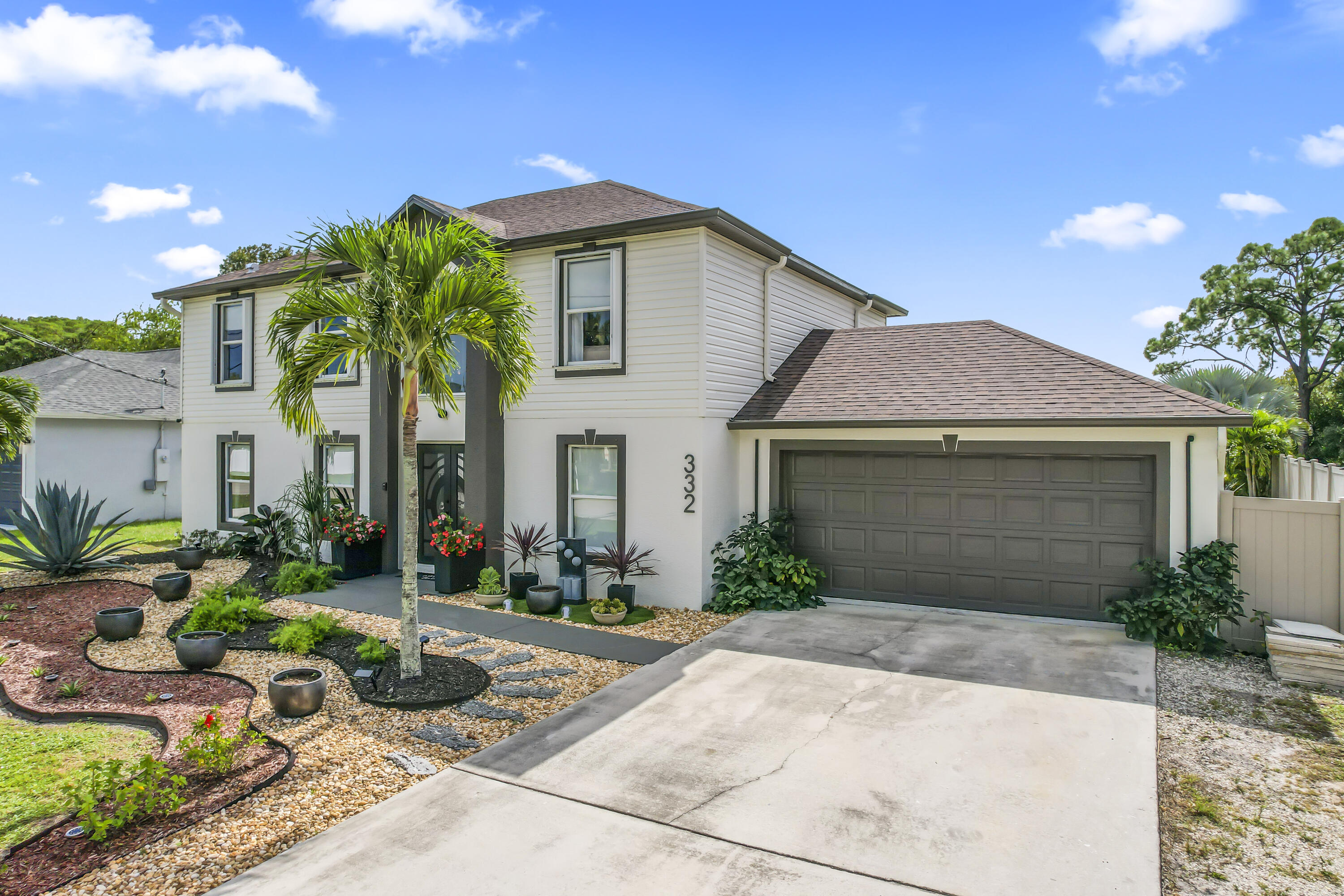 Photo 37 of home located at 332 SW Lakehurst Drive, Port St Lucie FL
