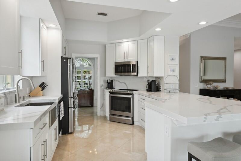 Photo 8 of home located at 1413 James Bay Road, Palm Beach Gardens FL
