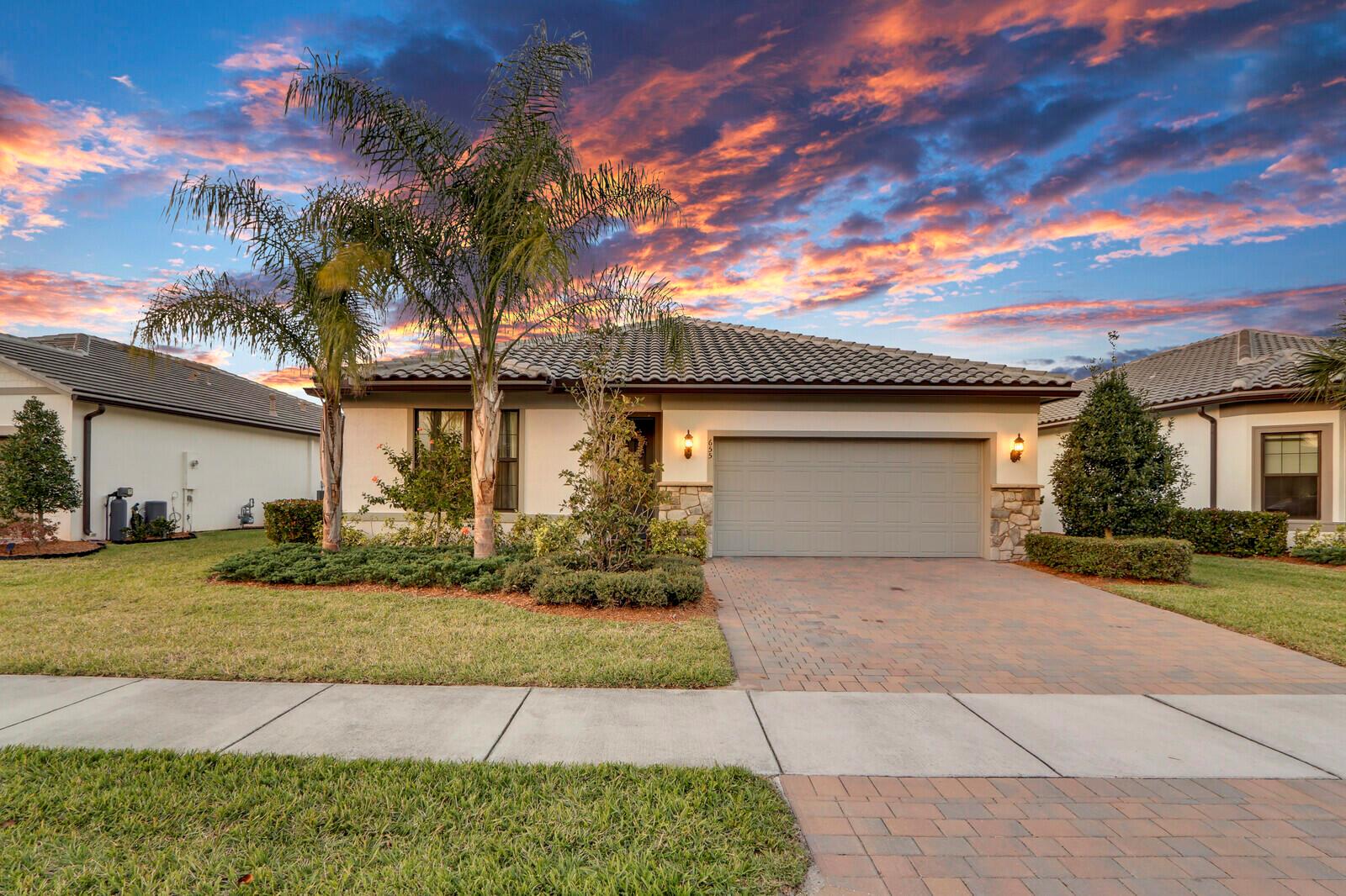 655 SE Villandry Way, Port St Lucie, FL 