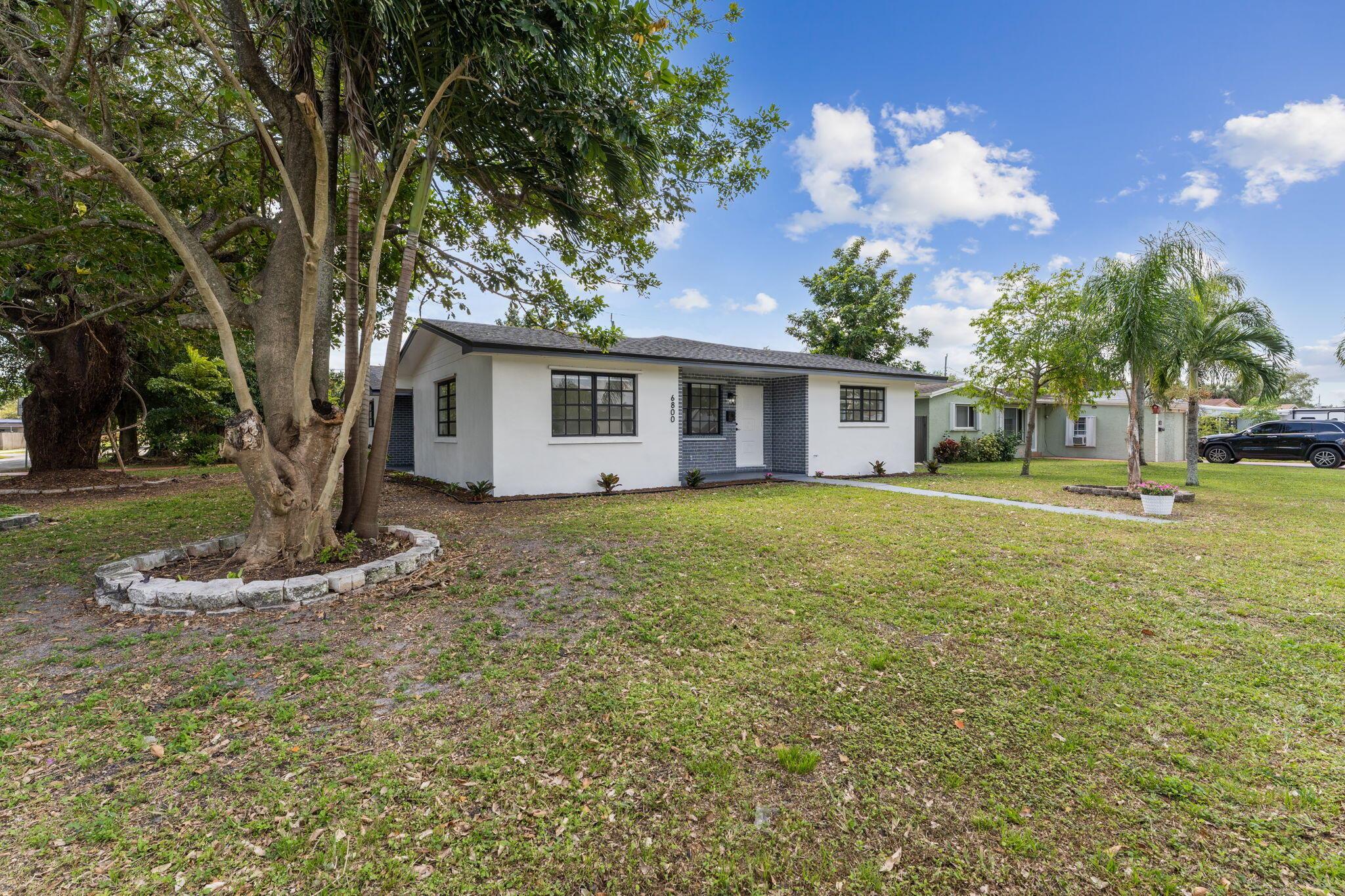 6800 SW 10th Court, Pembroke Pines, FL 