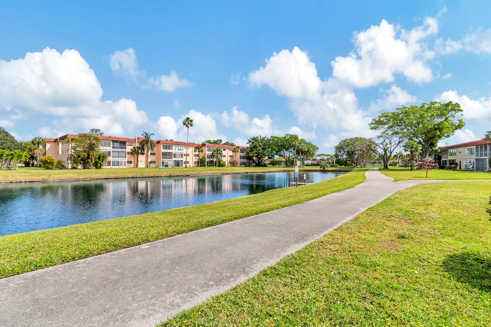 Photo 16 of home located at 32 Abbey Lane 205, Delray Beach FL