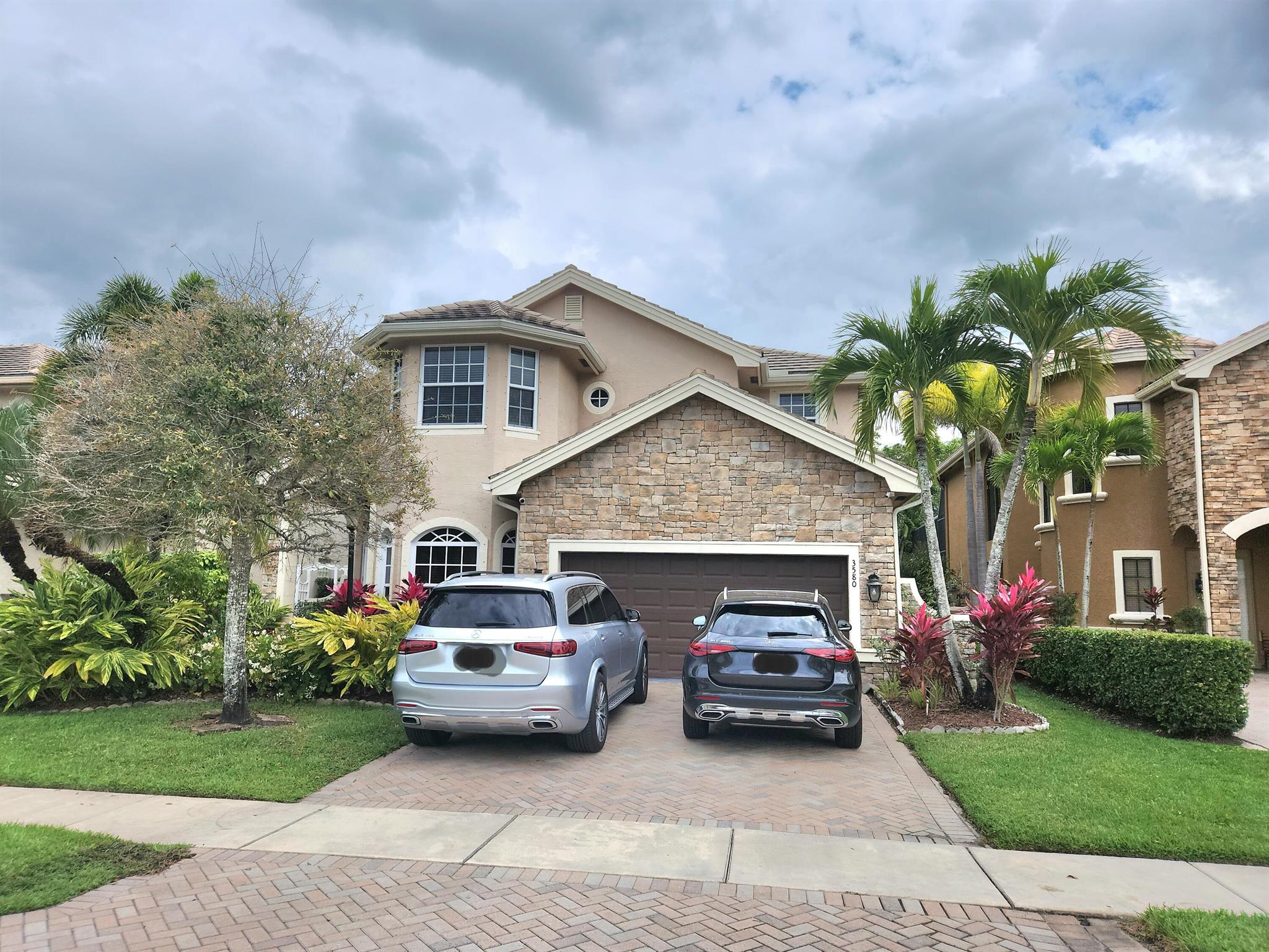House for Sale in Wellington, FL