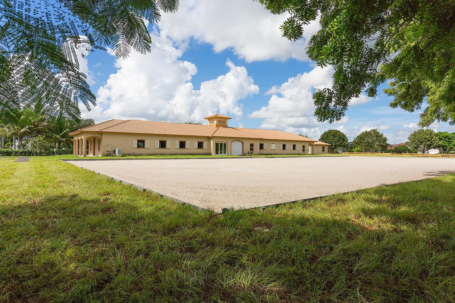 Perfect Saddle Trail 5 acre farm for Season. Short hack to WEF! 5 on suite bedroom, pool home, 16 stall barn and 2 bd guest cottage on the trail,. Barn and cottage also available without home $175,000.  Tour this fabulous farm for next season!