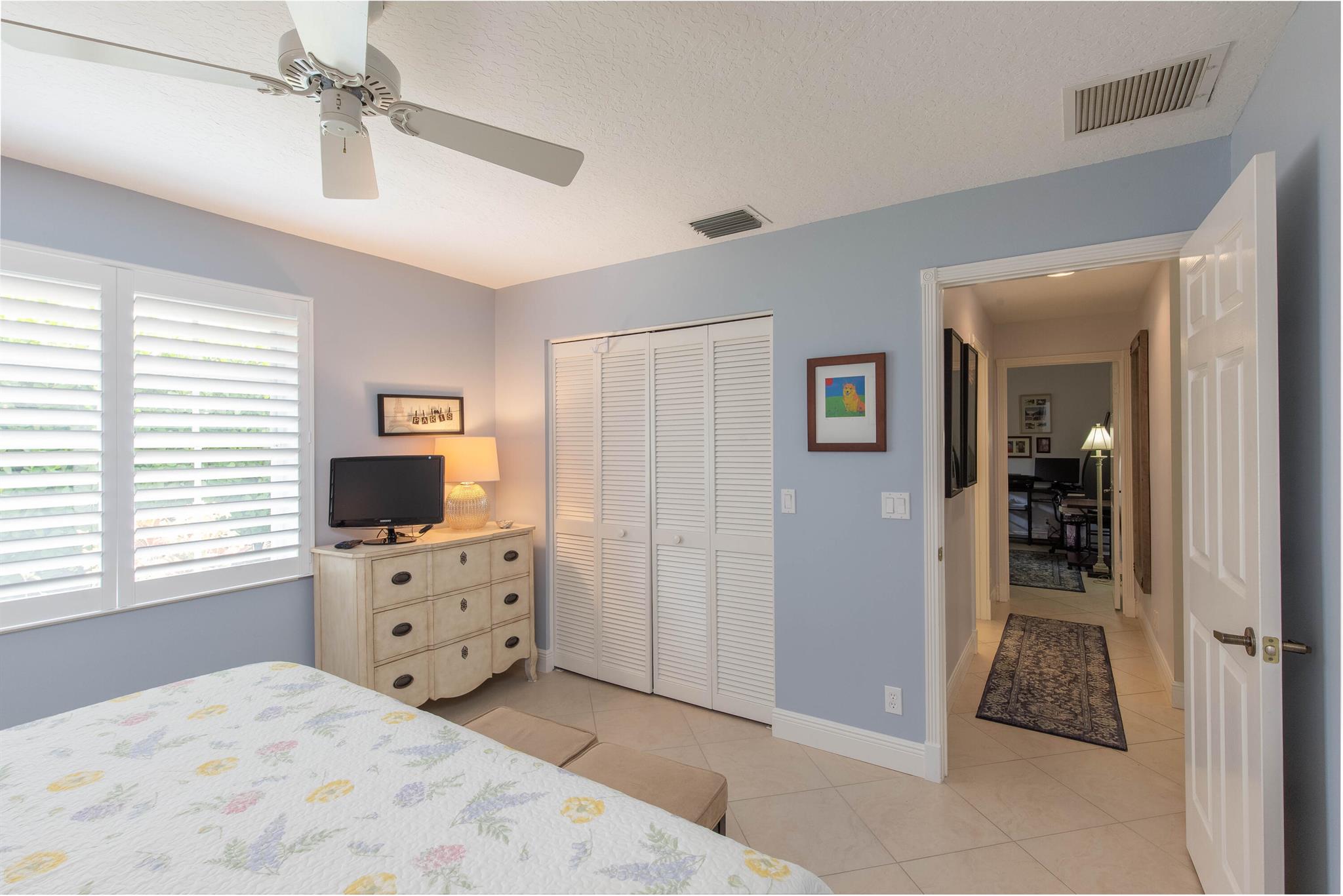 Photo 9 of home located at 15560 Cedar Grove Lane, Wellington FL