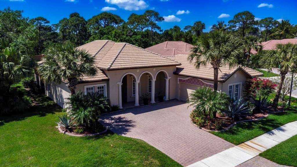 House for Sale in Port St Lucie, FL
