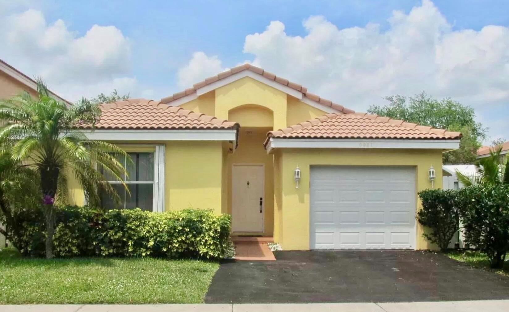 8281 SW 44 Place, Davie, FL 