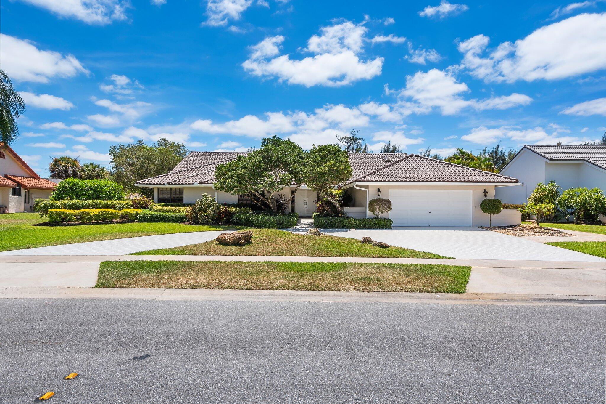 10710 Boca Woods Lane, Boca Raton, FL 