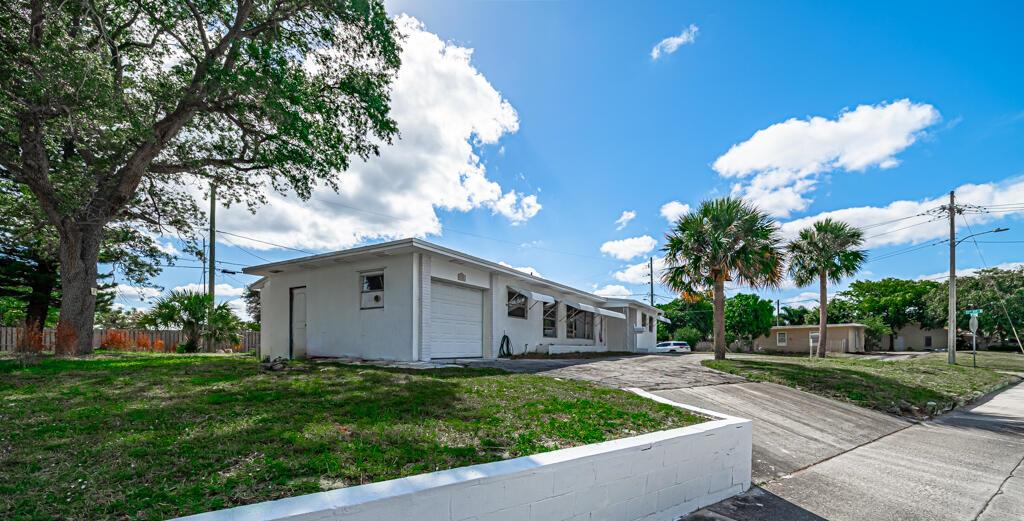 Photo 3 of home located at 1202 N A Street, Lake Worth Beach FL