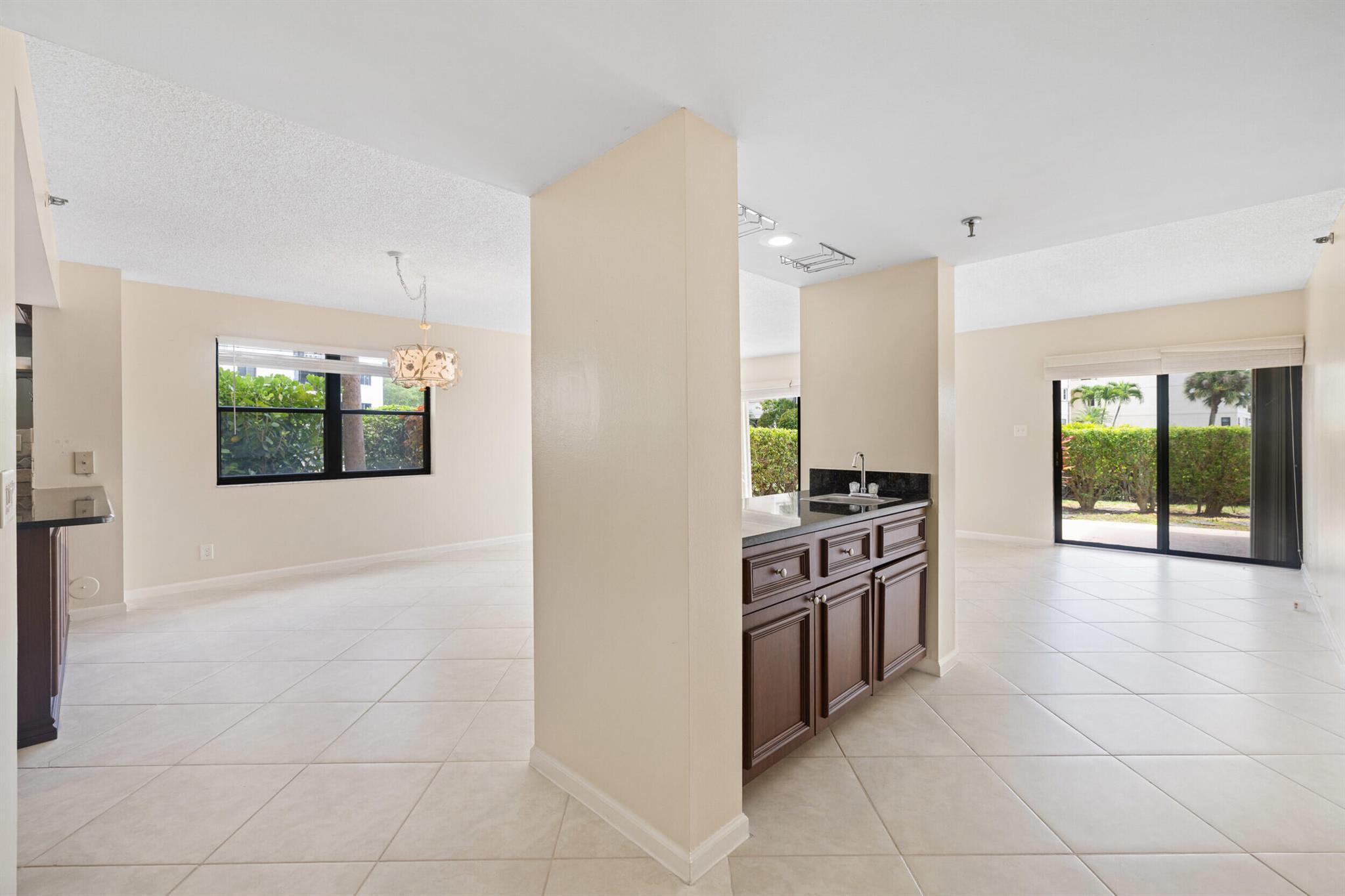 372 Golfview Road #103, North Palm Beach FL 33408