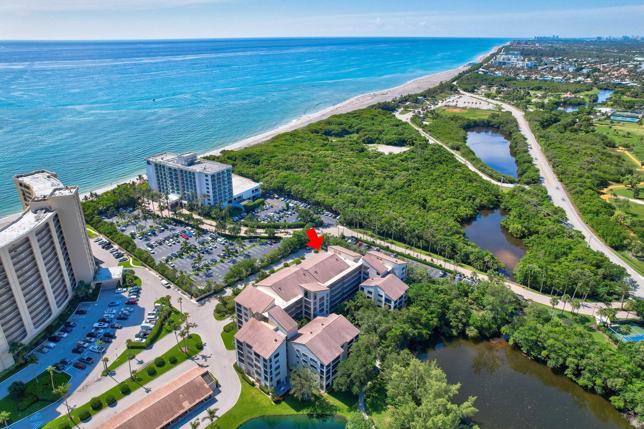 Priced to Sell! Enjoy Jupiter's Best Location & a Country Club Lifestyle on the Beach: Minutes walk or golf cart drive to pristine beaches, marinas, golf, Broadway Theater, Shopping, Fine and Casual Dining, Parks, Tennis/Pickle Ball, Spa, and more! Don't miss this opportunity to own and live in the highly sought-after Jupiter Inlet waterside community!! Walk to Jupiter Beach Resort or Guanabanas and more! Take immediate occupancy or start modern renovations before the 2025 Season!!
