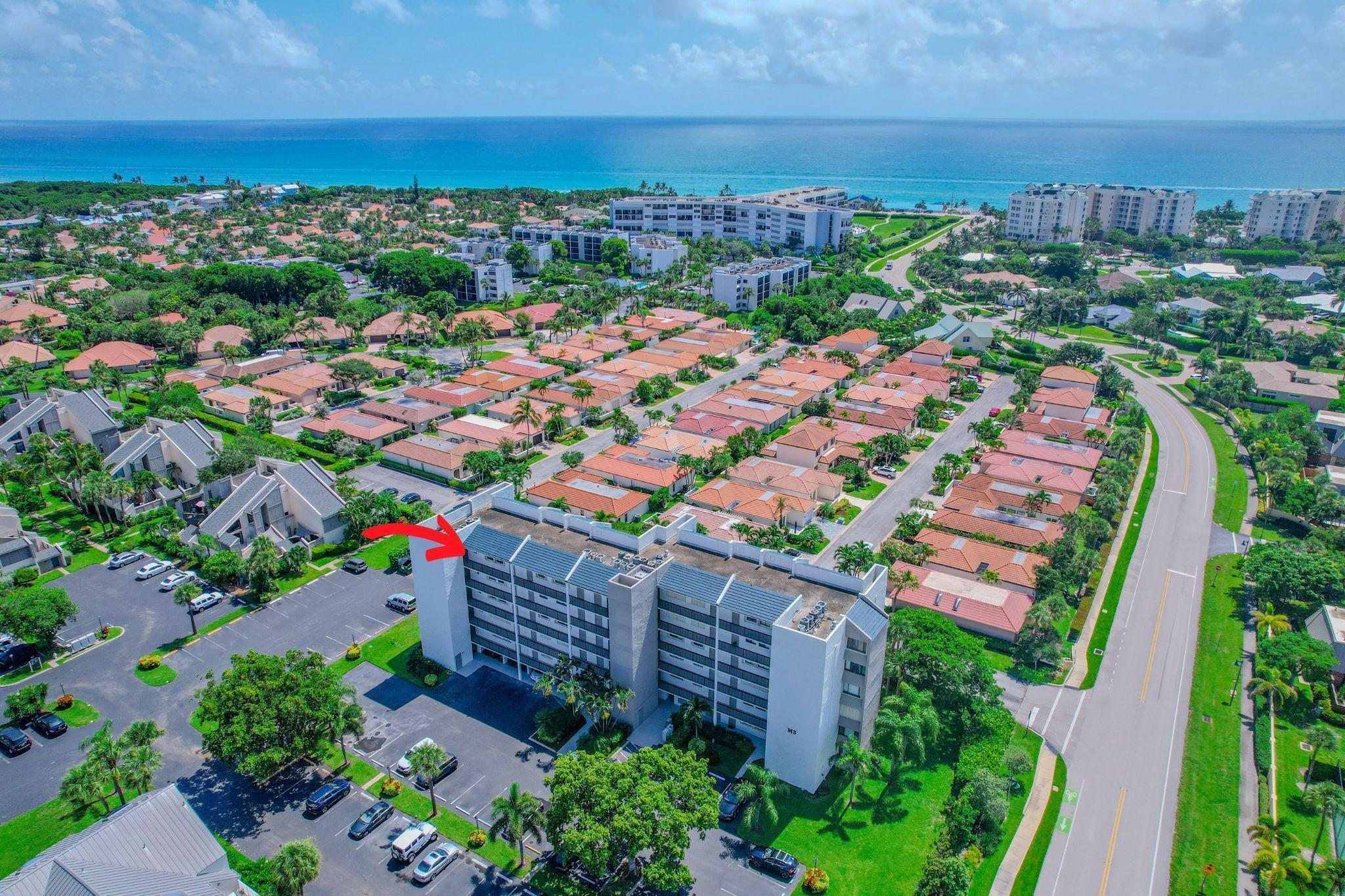 Welome to a lovely spacious 3 bedroom condo, nicely furnished, wood flooring and updated. Screened balcony offers a distant view of the ocean. 3rd bedroom iss an officw/den with pull out couch.  Great Jupiter location, walk to beach, minutes to wonderful restaurants, shopping, theaters, golf, walking trails. 90 day minimum lease