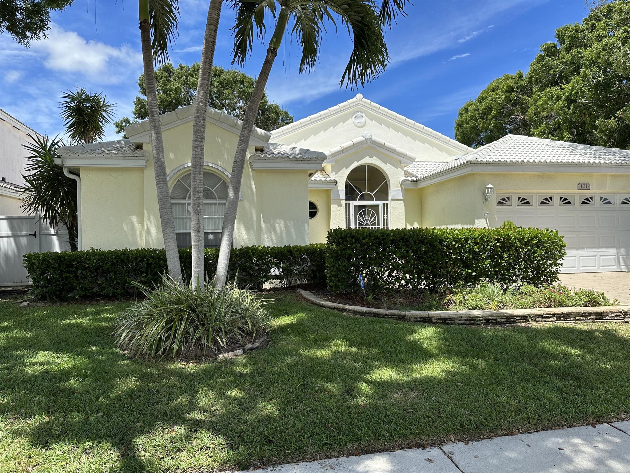 Highly sought-after Siena Oaks development in the heart of Palm Beach Gardens.3 bedroom, 2 bath, 2 car garage features vaulted ceilings, eat-in kitchen with spacious master suite and beautiful screened patio with the pool.Schools are ''A'' rated. HOA fees just $225.20/mo includes basic Comcast cable & lawn care. Location is just minutes to 1st class shopping, restaurants, beaches, golf & SO much more.This quiet & friendly 299 home community has tree lined streets, a swimming pool & tennis court.