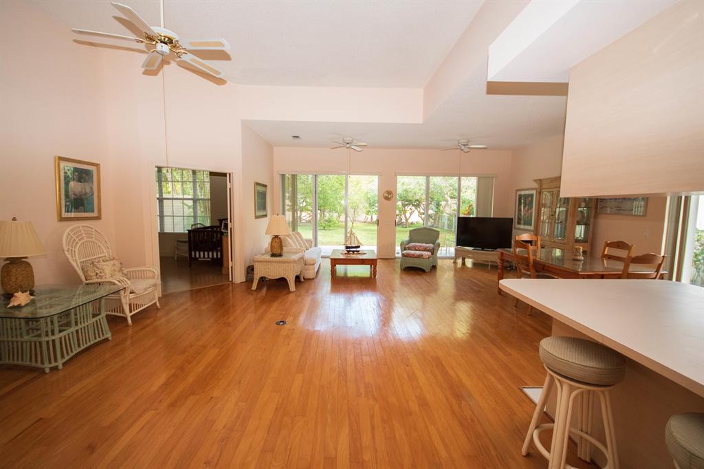 Photo 5 of home located at 311  Kelsey Park Circle, Palm Beach Gardens FL