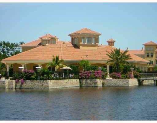 Photo 22 of home located at 11810  Valencia Gardens Avenue, Palm Beach Gardens FL