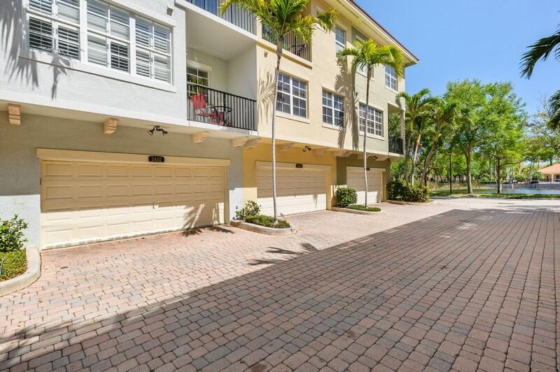 Photo 13 of home located at 2402 San Pietro Circle, Palm Beach Gardens FL