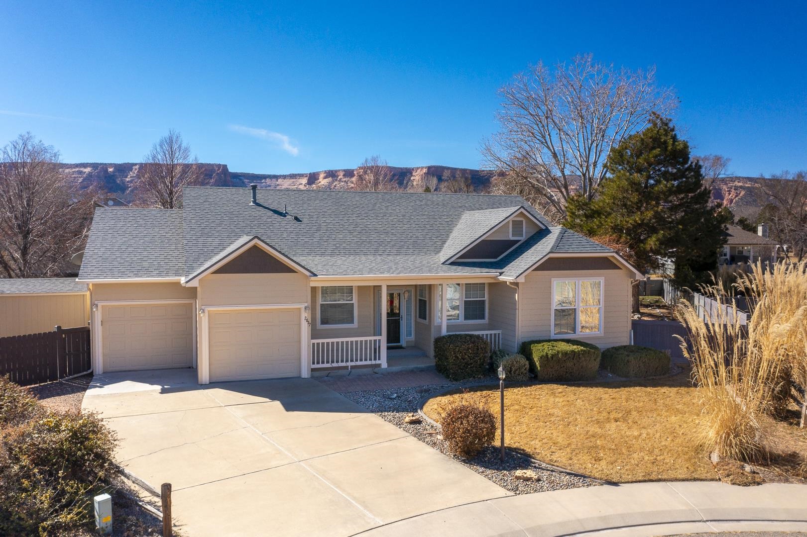 This wonderful Redlands rancher is cute as can be & looking for new owner!! Open concept living, kitchen & dining, split bedroom design, 3 bed, 2 bath, 2 car garage & 1520 sq ft of living space. Nice master w/ 5 pc bath & walk in closet. Covered back patio, nice yard w/ mature landscape & sprinklers, storage shed & close to hiking/biking trails. Move in ready!!