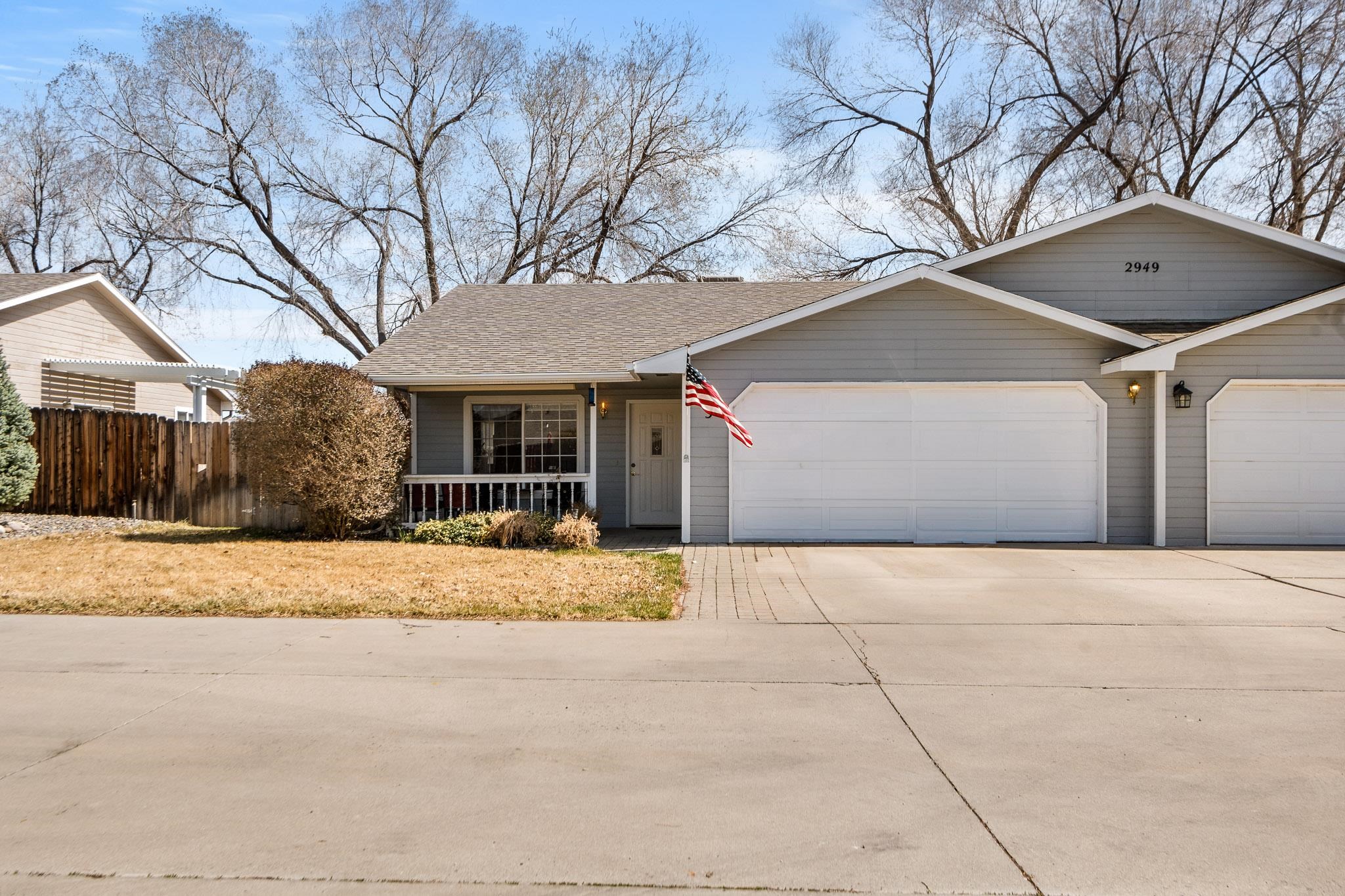 Nice ranch-style condo in Palace Estates ready for new owners! This home offers 3 bedrooms, 2 bathrooms, has nice updated flooring, vaulted ceilings, it is light and bright, and has a nice floor plan. Additionally the unit offers a great front porch, a backyard, 2 car garage, and a new roof! You don't want to miss this opportunity. Schedule your showing today!